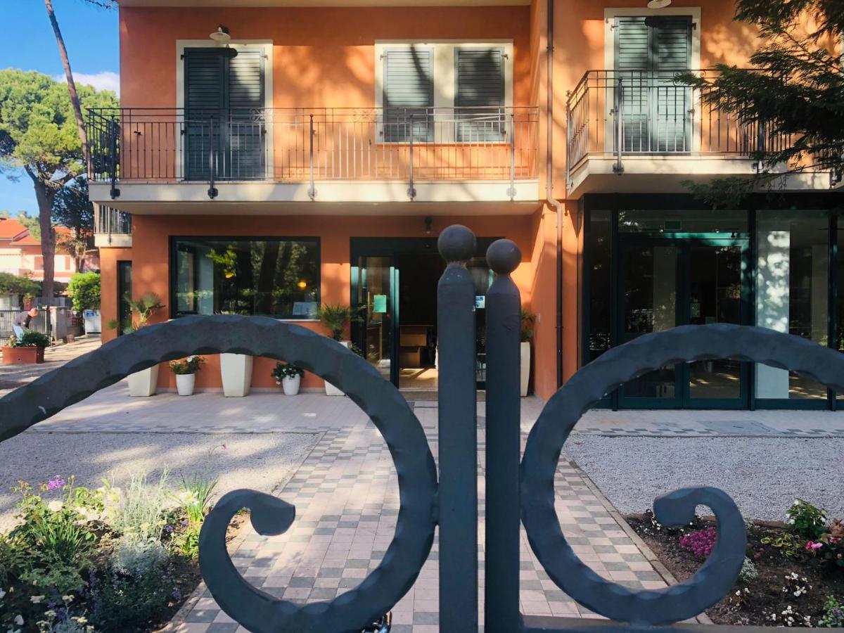 Hotel B&B Des Bains Milano Marittima Exteriér fotografie